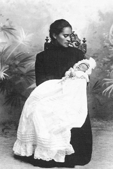 1905 - Mother and dead baby